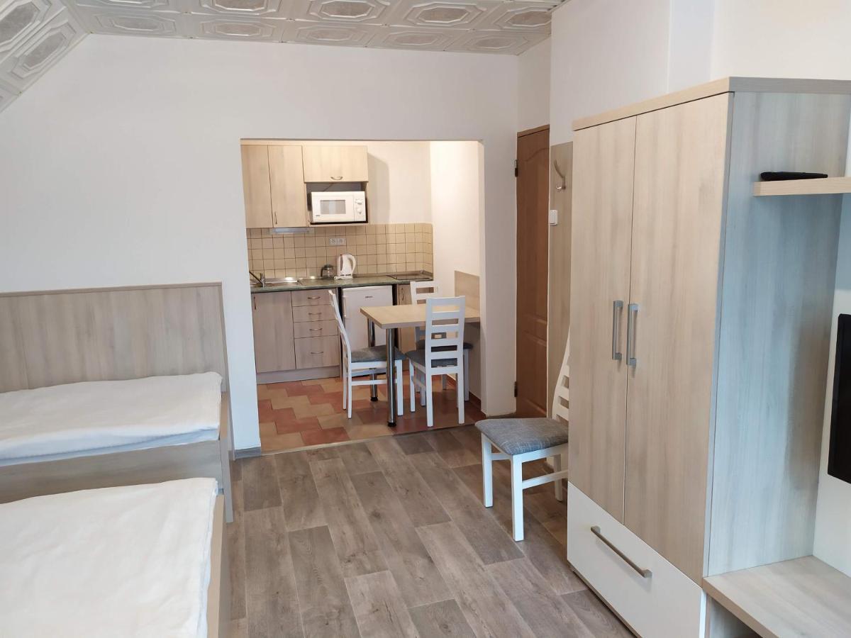 Apartmany Okoun เวลเก โลซีนี ภายนอก รูปภาพ